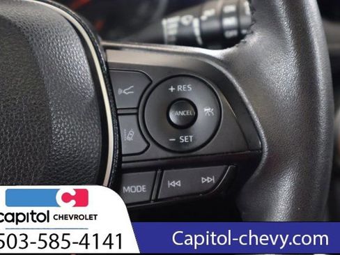 Used 2021 Toyota RAV4 XLE Premium image 17