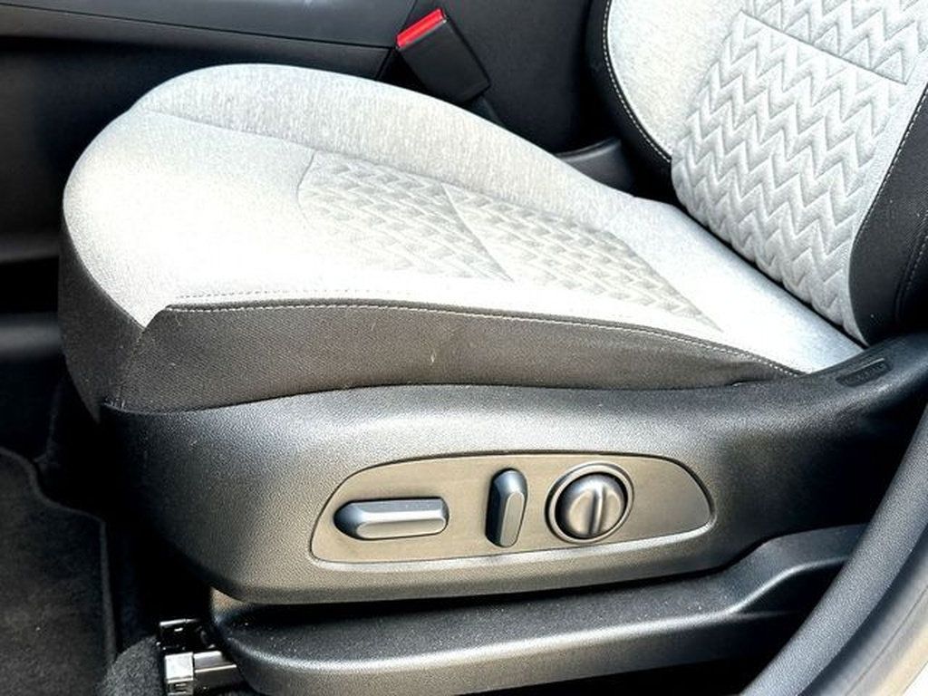 Used 2024 Chevrolet Equinox LS w/ LS Convenience Package FWD image 12
