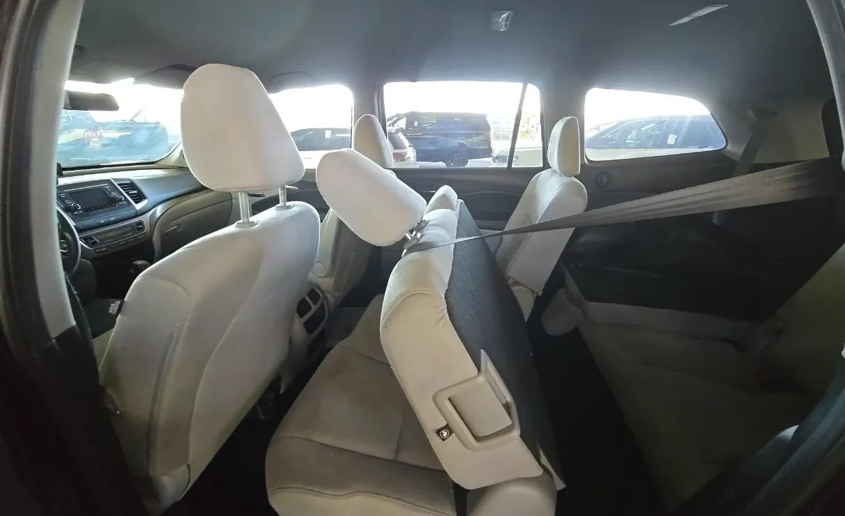 Used 2017 Honda Pilot LX image 6