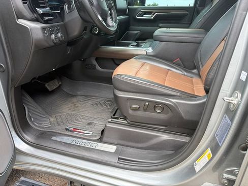 Used 2024 Chevrolet Silverado 3500 High Country w/ High Country Premium Package AWD/4WD image 9