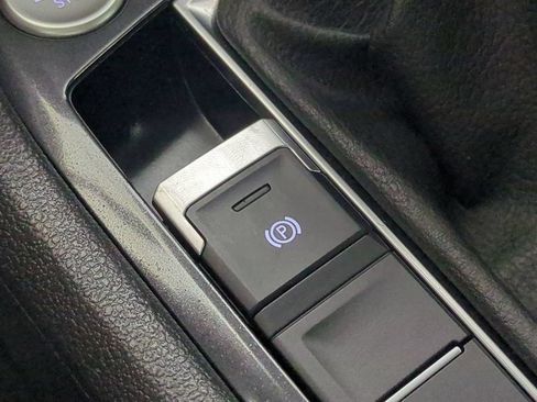 Used 2022 Volkswagen Tiguan SE FWD image 28