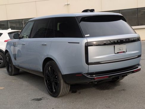 New 2026 Land Rover Range Rover Long Wheelbase SE image 9
