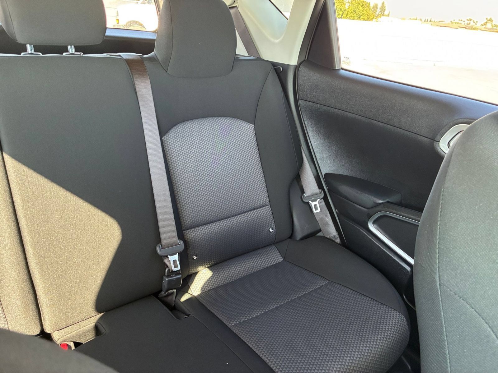 Used 2025 Kia Soul LX w/ LX Technology Package FWD image 33