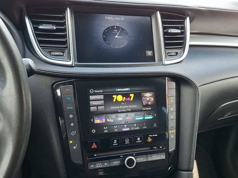 Used 2021 INFINITI QX50 Luxe w/ Appearance Package AWD/4WD image 18
