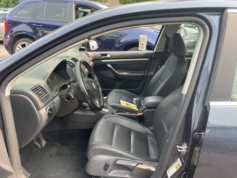 Used 2009 Volkswagen Jetta SE FWD image 4