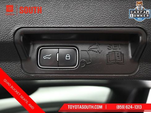 Used 2023 Ford Explorer Limited AWD/4WD image 32