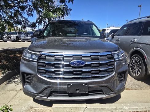 Used 2025 Ford Explorer Active RWD image 19