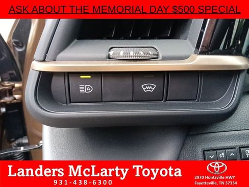 Used 2026 Toyota Crown AWD/4WD image 17