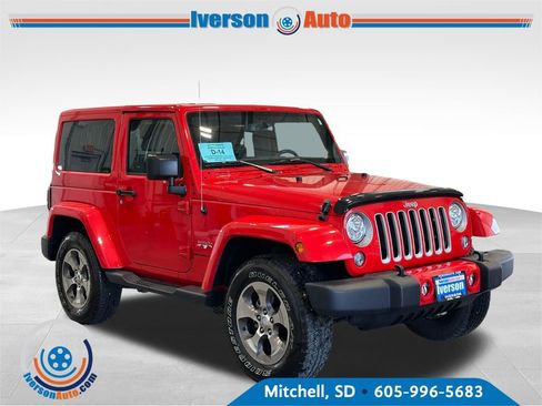 Used 2018 Jeep Wrangler Sahara w/ Connectivity Group AWD/4WD image 3