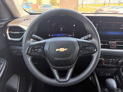 Used 2025 Chevrolet TrailBlazer LT FWD image 14