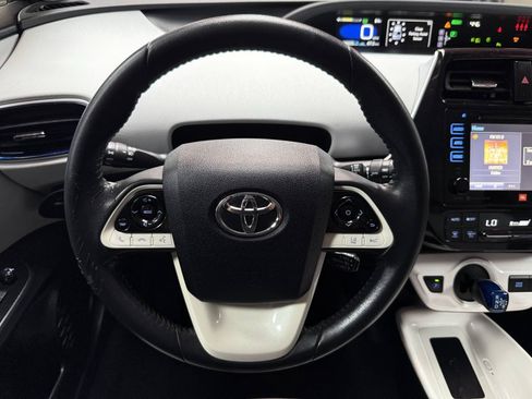 Used 2017 Toyota Prius Four Touring w/ Premium Convenience Package FWD image 12