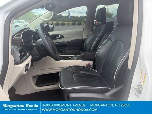 Used 2023 Chrysler Pacifica Limited w/ Uconnect Theater Family Group AWD/4WD image 12