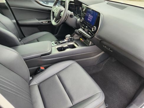 Used 2025 Lexus NX 250 FWD w/ Towing Package (2000 Lbs) image 7
