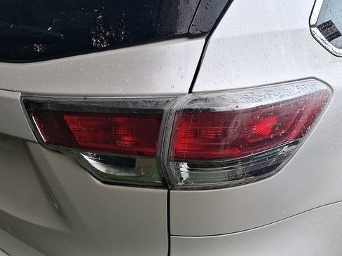 Used 2014 Toyota Highlander XLE AWD/4WD image 8