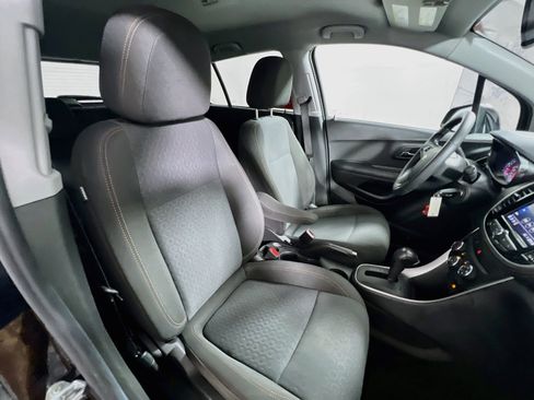 Used 2022 Chevrolet Trax LS w/ Tint and Cruise Package FWD image 29