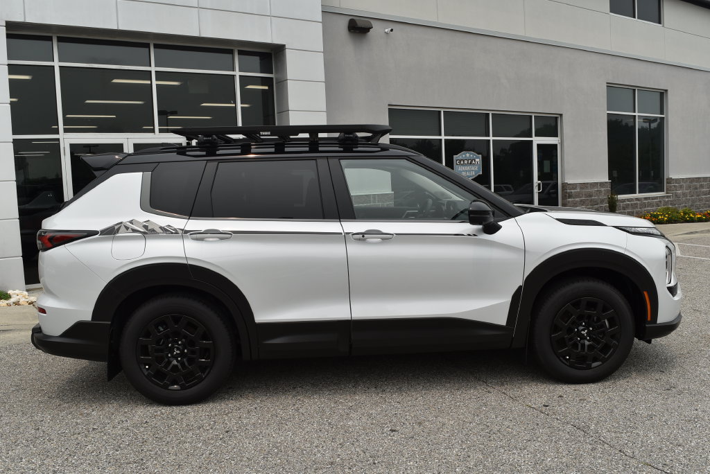 New 2025 Mitsubishi Outlander AWD image 3