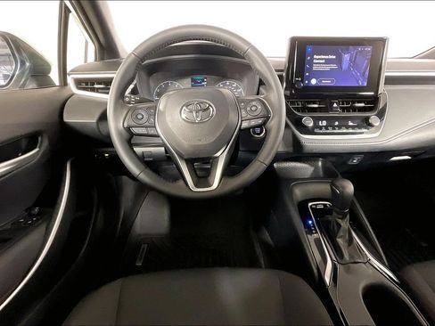 Used 2025 Toyota Corolla SE FWD image 4