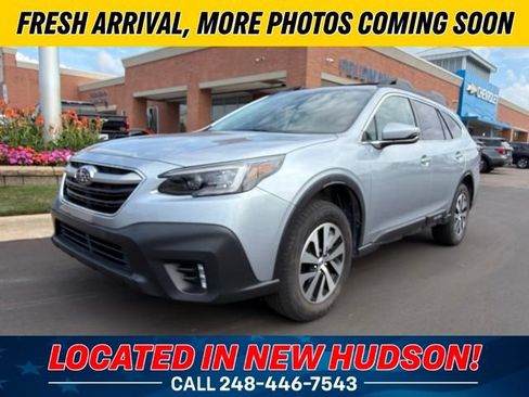 Used 2022 Subaru Outback Premium AWD/4WD image 1