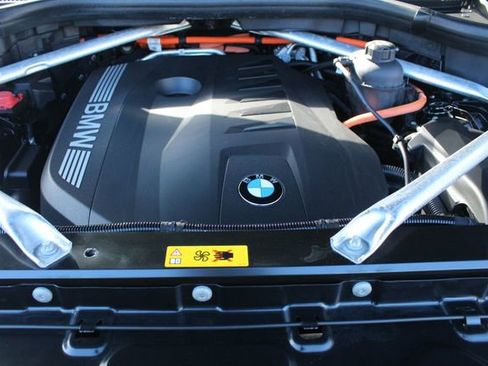 Used 2025 BMW X5 xDrive50e image 3