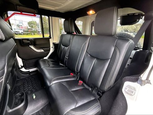 Used 2015 Jeep Wrangler Unlimited Sahara w/ Connectivity Group image 21