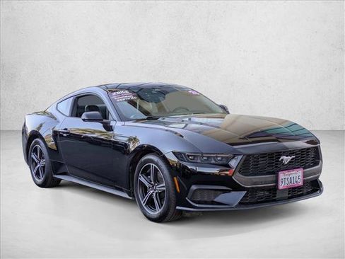 Used 2025 Ford Mustang Premium image 3