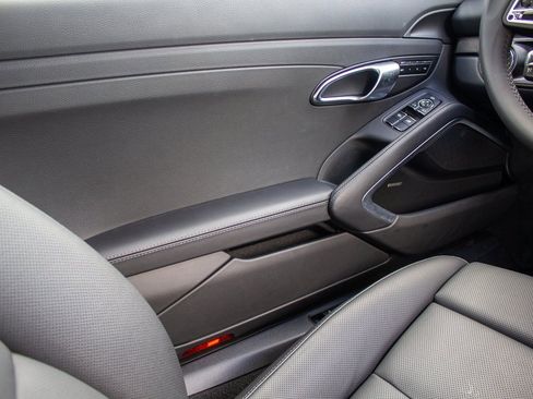 Used 2025 Porsche 718 Cayman w/ Sport Chrono Package image 18