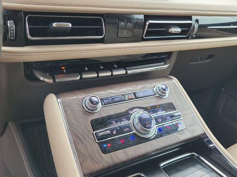 Used 2022 Lincoln Aviator Reserve w/ Equipment Group 201A AWD/4WD image 30