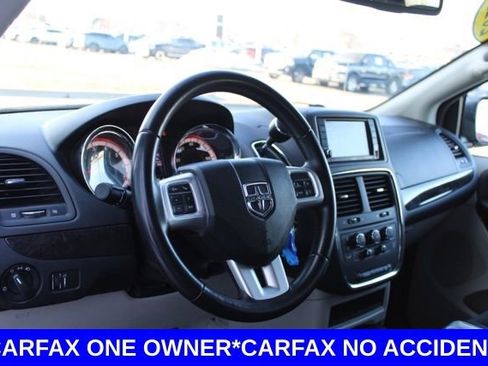 Used 2019 Dodge Grand Caravan SE w/ UConnect Hands-Free Group image 15