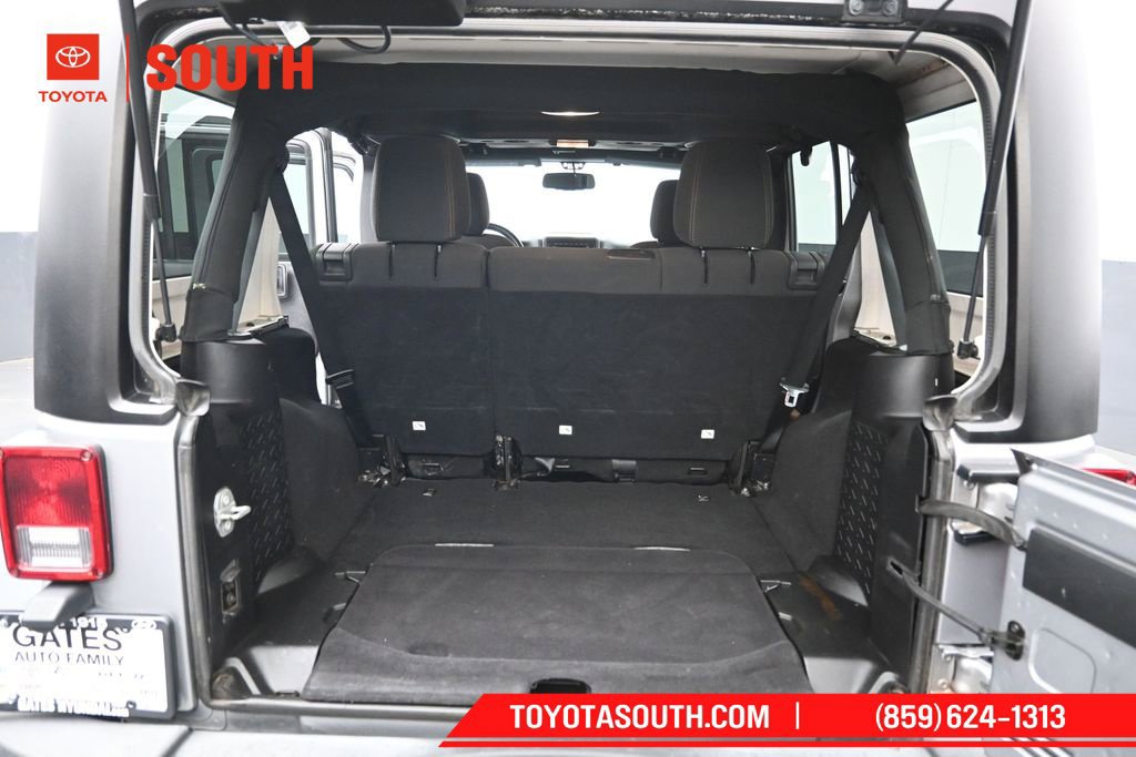 Used 2015 Jeep Wrangler Unlimited Rubicon w/ Max Tow Package AWD/4WD image 19