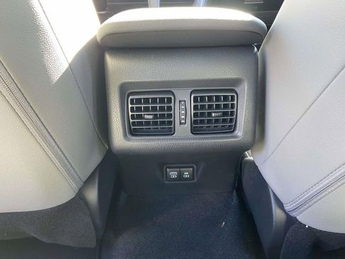 Used 2025 Toyota Camry SE w/ Convenience Package image 17