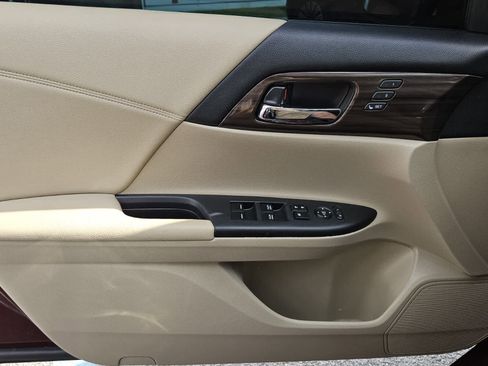 Used 2017 Honda Accord EX-L image 16