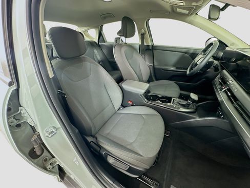 Used 2025 Kia K4 FWD image 29