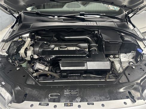 Used 2016 Volvo XC70 T5 Premier w/ Proximity Package image 20