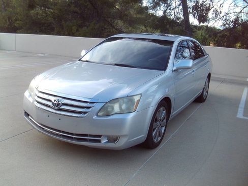 Used 2006 Toyota Avalon Touring FWD image 3