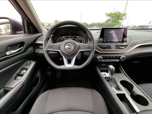 Used 2025 Nissan Altima 2.5 SV FWD image 6