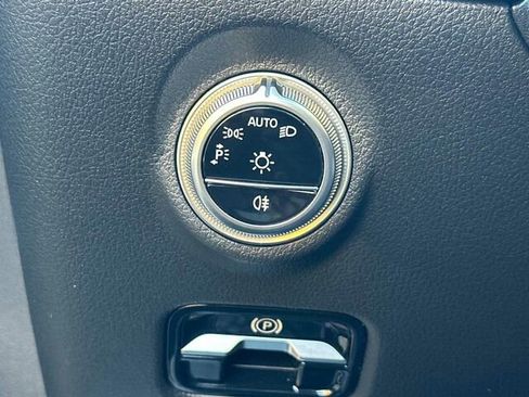 Used 2025 Mercedes-Benz C 300 Sedan image 32