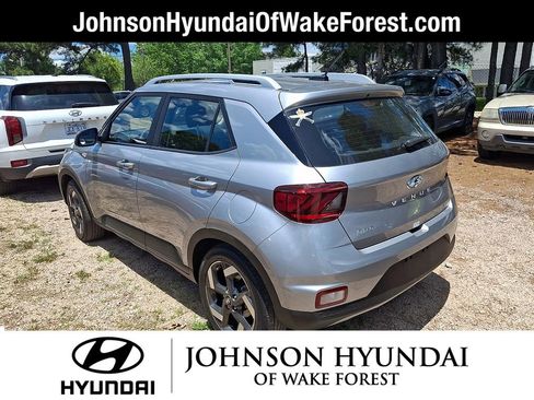 Used 2026 Hyundai Venue SEL FWD image 3