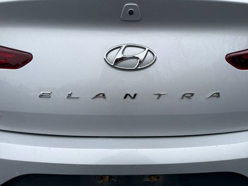 Used 2019 Hyundai Elantra SE image 17