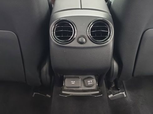 Used 2019 Mercedes-Benz GLC 300 4MATIC image 27