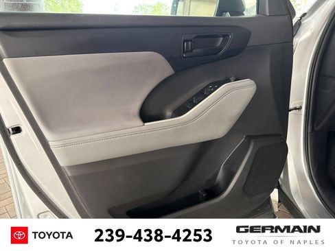 Used 2023 Toyota Highlander L FWD image 13