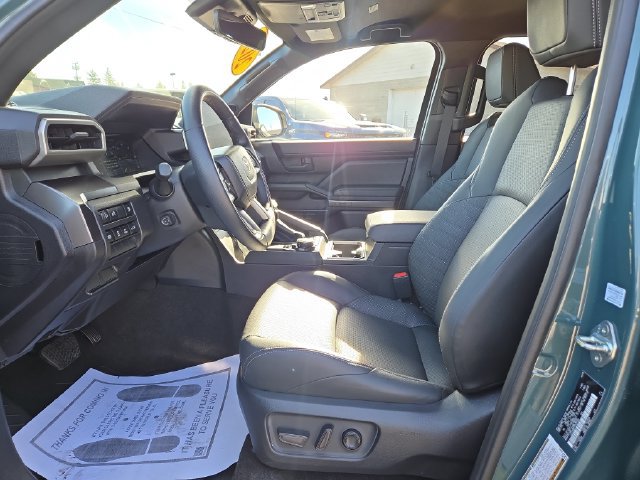 Used 2025 Toyota 4Runner TRD Off-Road Premium AWD/4WD image 2