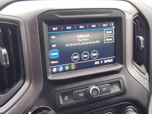 Used 2020 Chevrolet Silverado 1500 Custom w/ Custom Value Package image 5