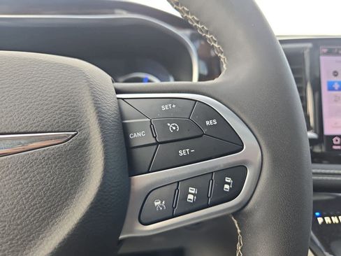 Used 2022 Chrysler Pacifica Limited image 18