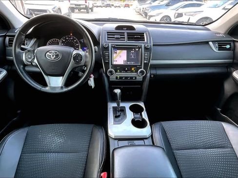 Used 2014 Toyota Camry SE image 14