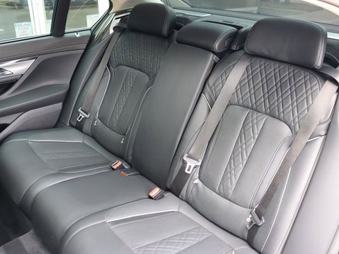 Used 2018 BMW 750i image 40