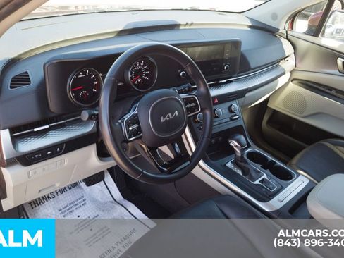 Used 2024 Kia Carnival LX image 14