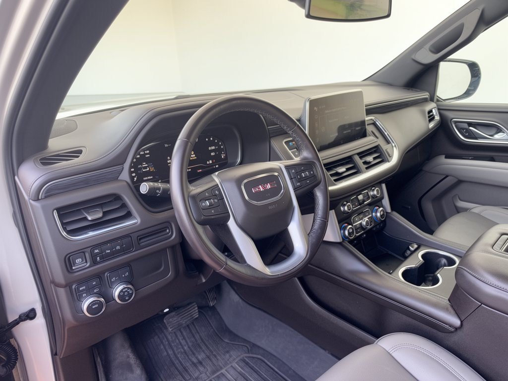 Used 2023 GMC Yukon XL SLT AWD/4WD image 4