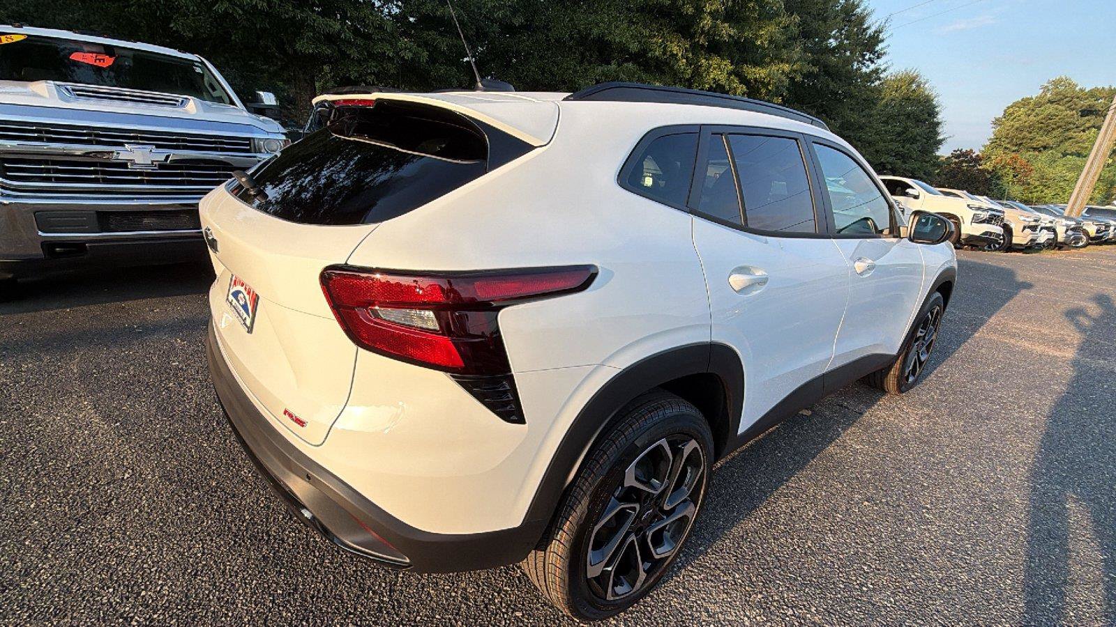 New 2026 Chevrolet Trax RS w/ Sunroof Package FWD image 8