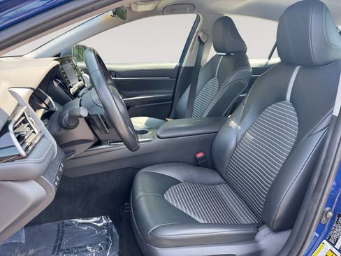 Used 2023 Toyota Camry SE FWD image 9