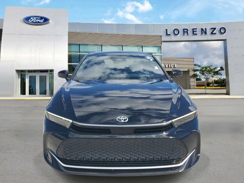 Used 2023 Toyota Crown Limited image 2